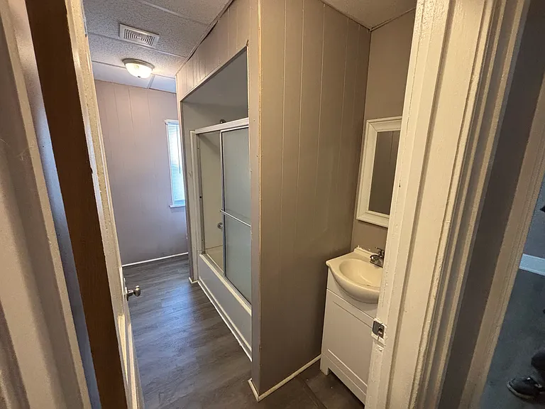 409 W Broad St #7 — Photo 7