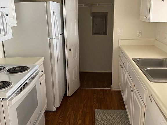 4th image of 12300 Apache Ave APT 205