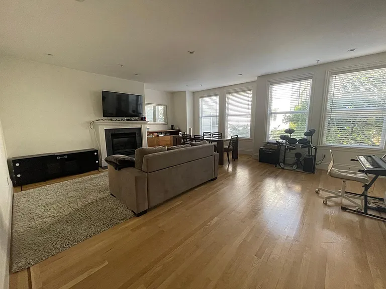 1610 Sacramento St #4 — Photo 1