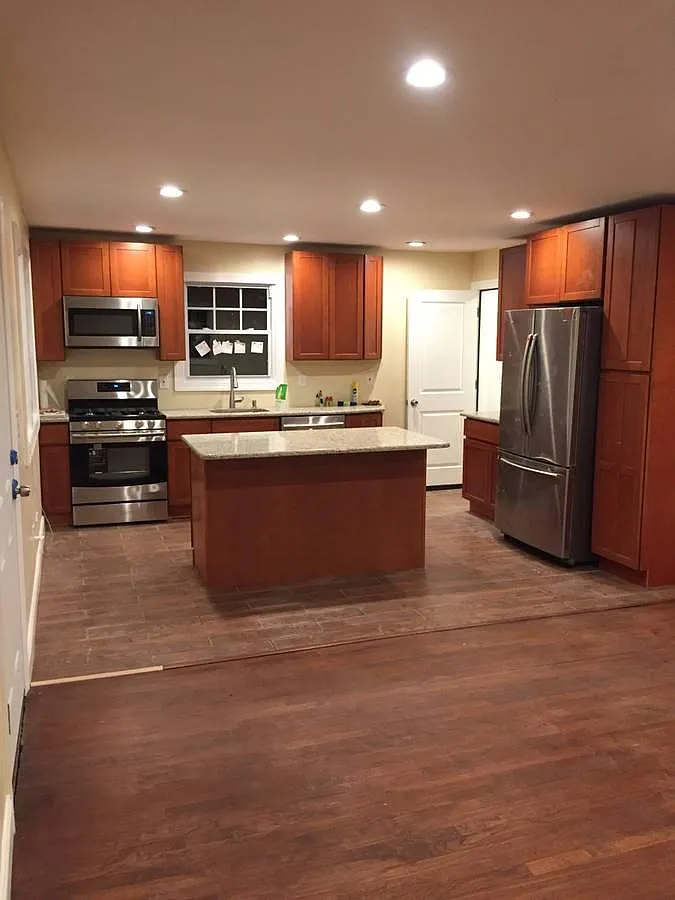 3 bed, 1100 sqft, $2,950 — Photo 2