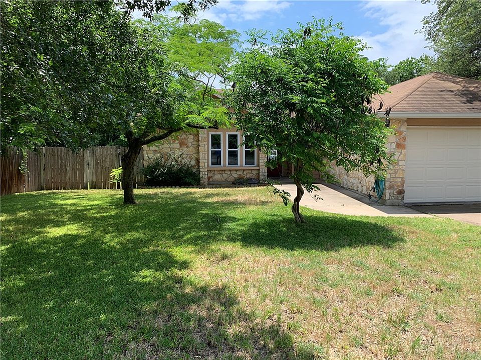 1st image of 416 Mountain Laurel Dr