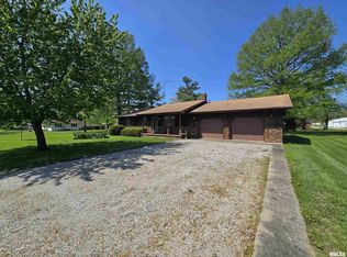 201 S Dogwood St, Belle Rive, IL 62810