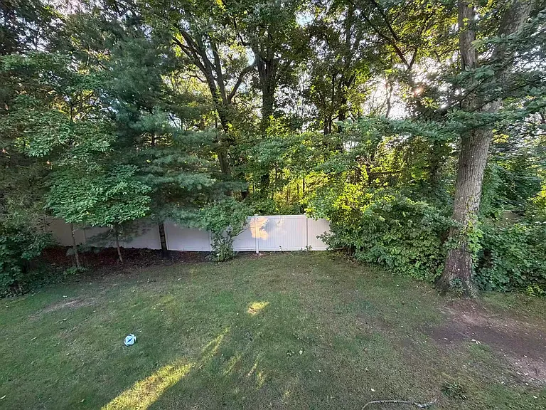 137 Foxwood Dr — Photo 17