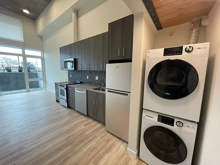 Welcome to AV Lofts! Beautiful views plus in-unit laundry! Up to 8 weeks free! — Photo 48