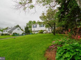 210 Surrey Rd, Chalfont, PA 18914