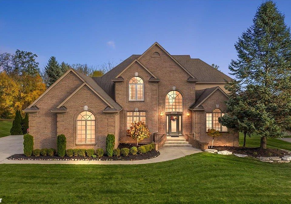 1st image of 63142 Turnberry Way