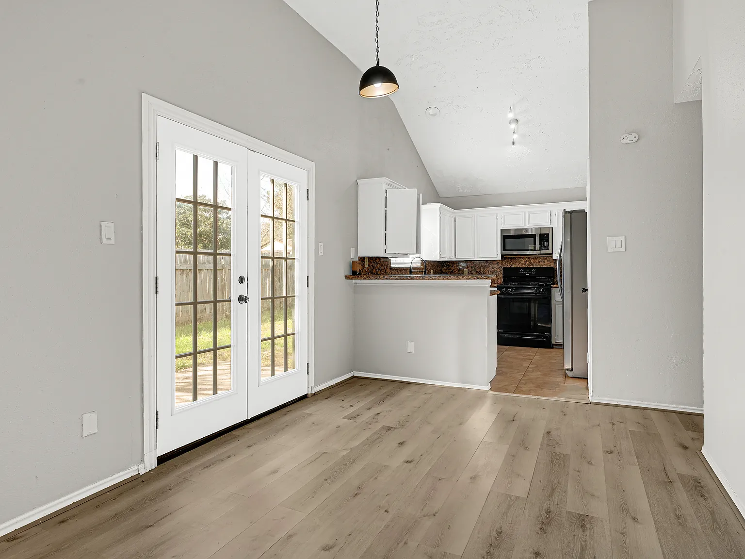 3 bed, 1252 sqft, $1,800 — Photo 4