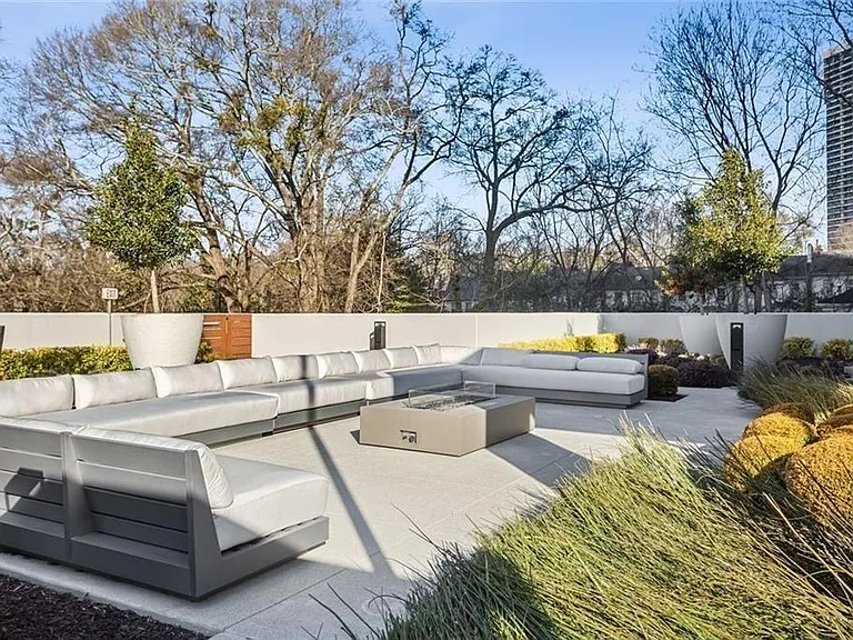 2520 Peachtree Rd #602 — Photo 44
