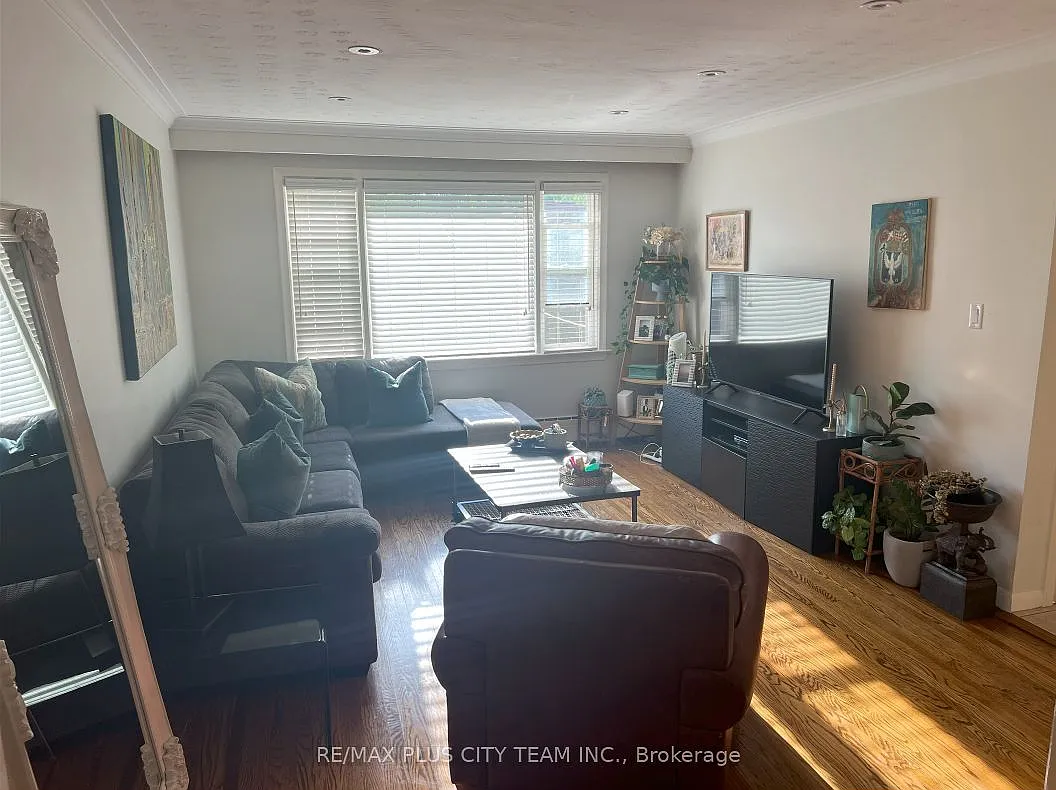 3 bed, $2,850 — Photo 1