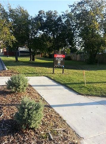 2nd image of 7010 Pecan St