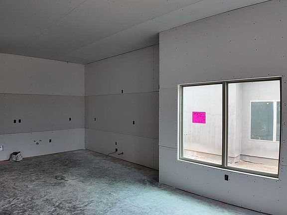 5th image of 6015 Seminario Ln