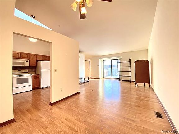 5th image of 43598 W Arbor Way Dr APT 118
