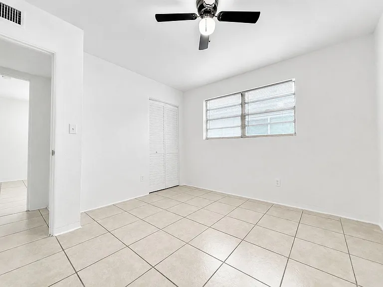 921 Marion St — Photo 19