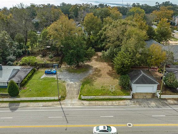 4th image of 1909 E Cervantes St
