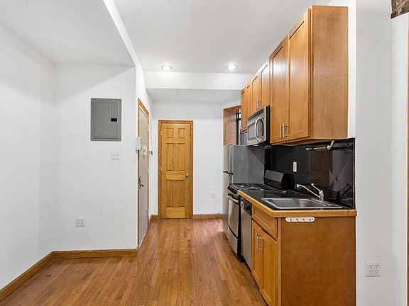 4th image of 5 Cornelia St APT 5A