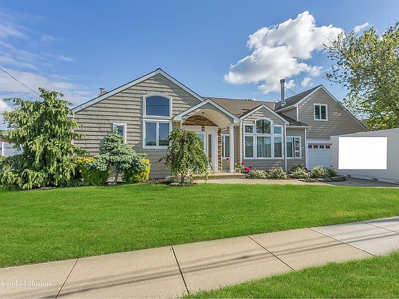 2nd image of 60 Sandy Ln