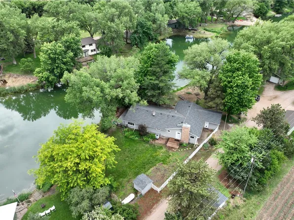 6 El Charman Lake Pl, Gibbon, NE 68840