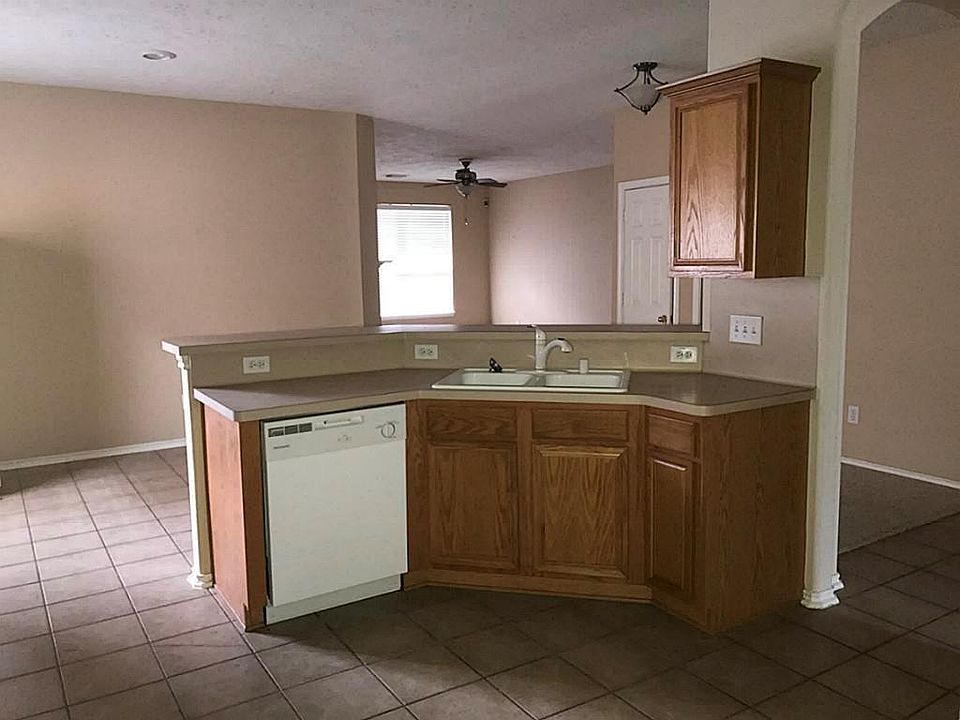 2nd image of 26900 Kings Crescent Dr
