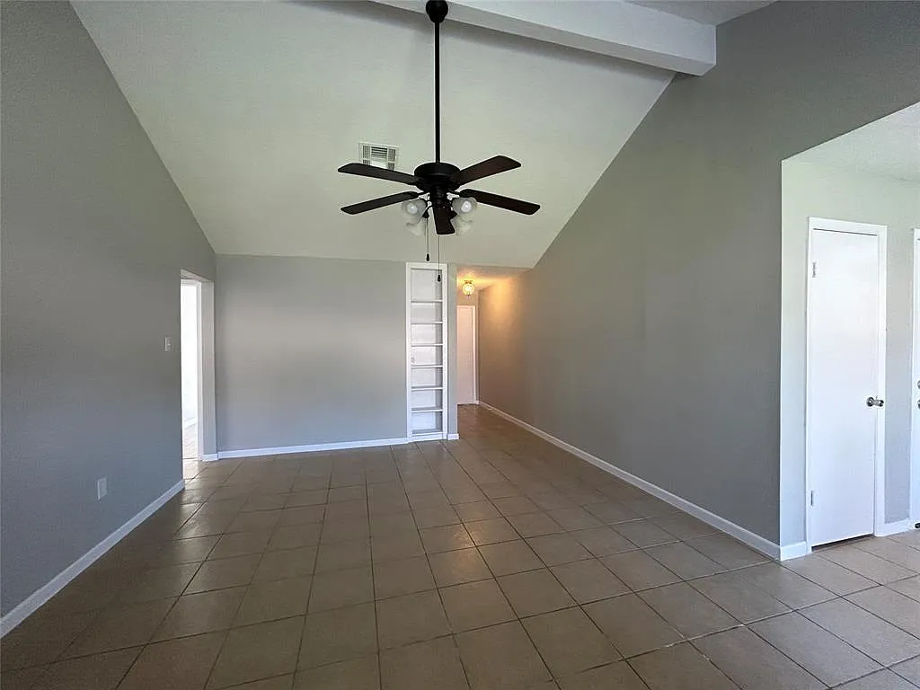 3 bed, 2.0 bath, 1296 sqft, $1,850 — Photo 4