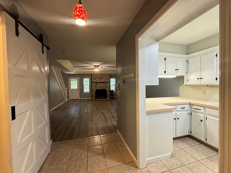 905 Rambling Oaks Dr — Photo 7