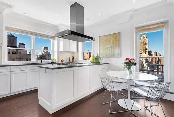 3rd image of 45 E 72nd St #Pha