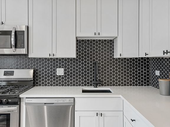 3rd image of 656 W Wrightwood Ave #3536173