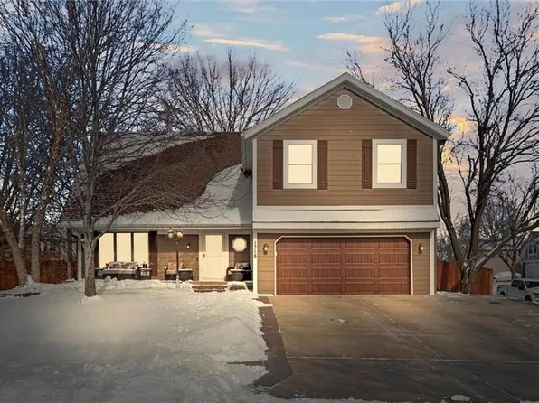 1318 E Meadow Ln, Olathe, KS 66062