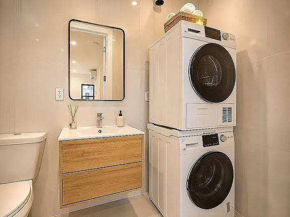 5th image of 49 W 55th St APT 4R