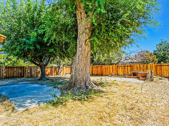 5th image of 1119 Medanos St