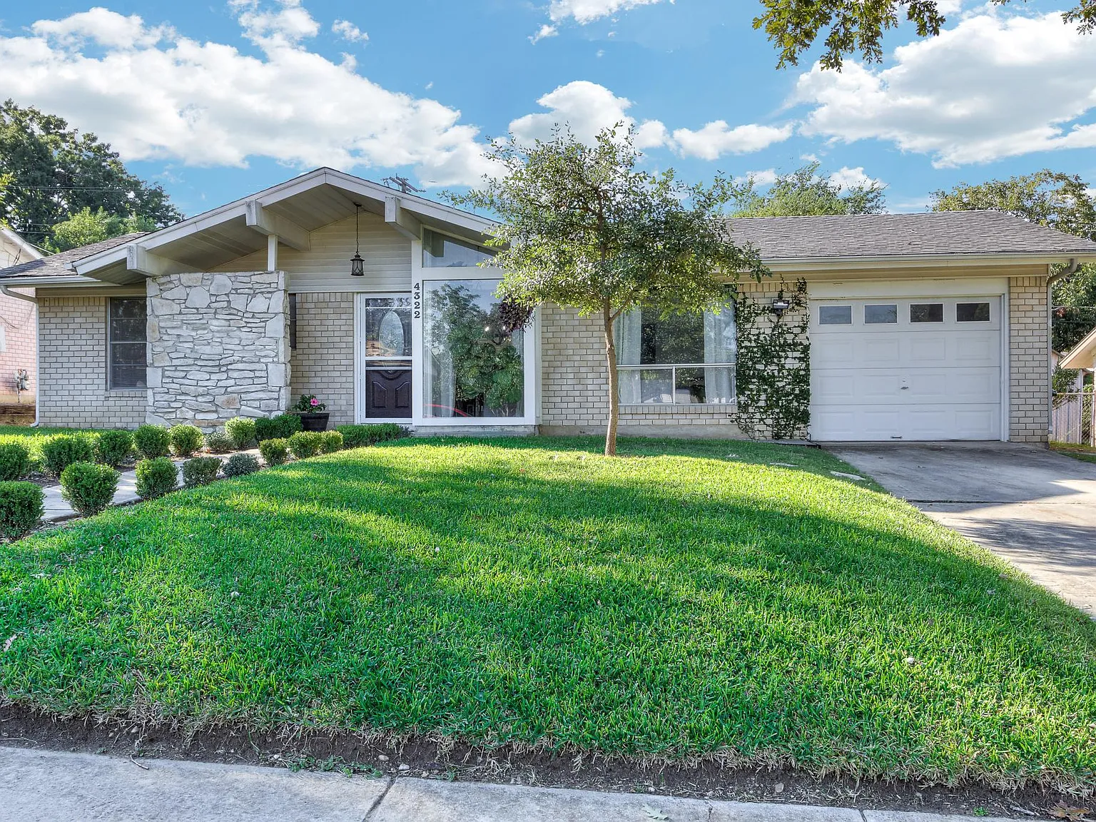 3 bed, 1280 sqft, $1,535 — Photo 1
