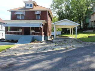 211 10th Ave, Hinton, WV 25951