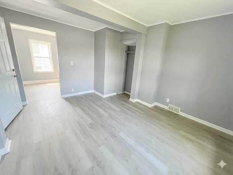 754 E 14th St #3 — Photo 4
