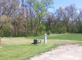 3779 N Circle Dr, East Dubuque, IL 61025