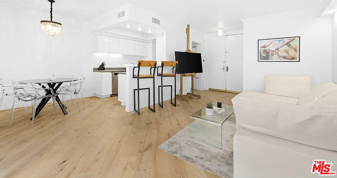 1 bed, 1.5 bath, 741 sqft, $4,300 — Photo 1