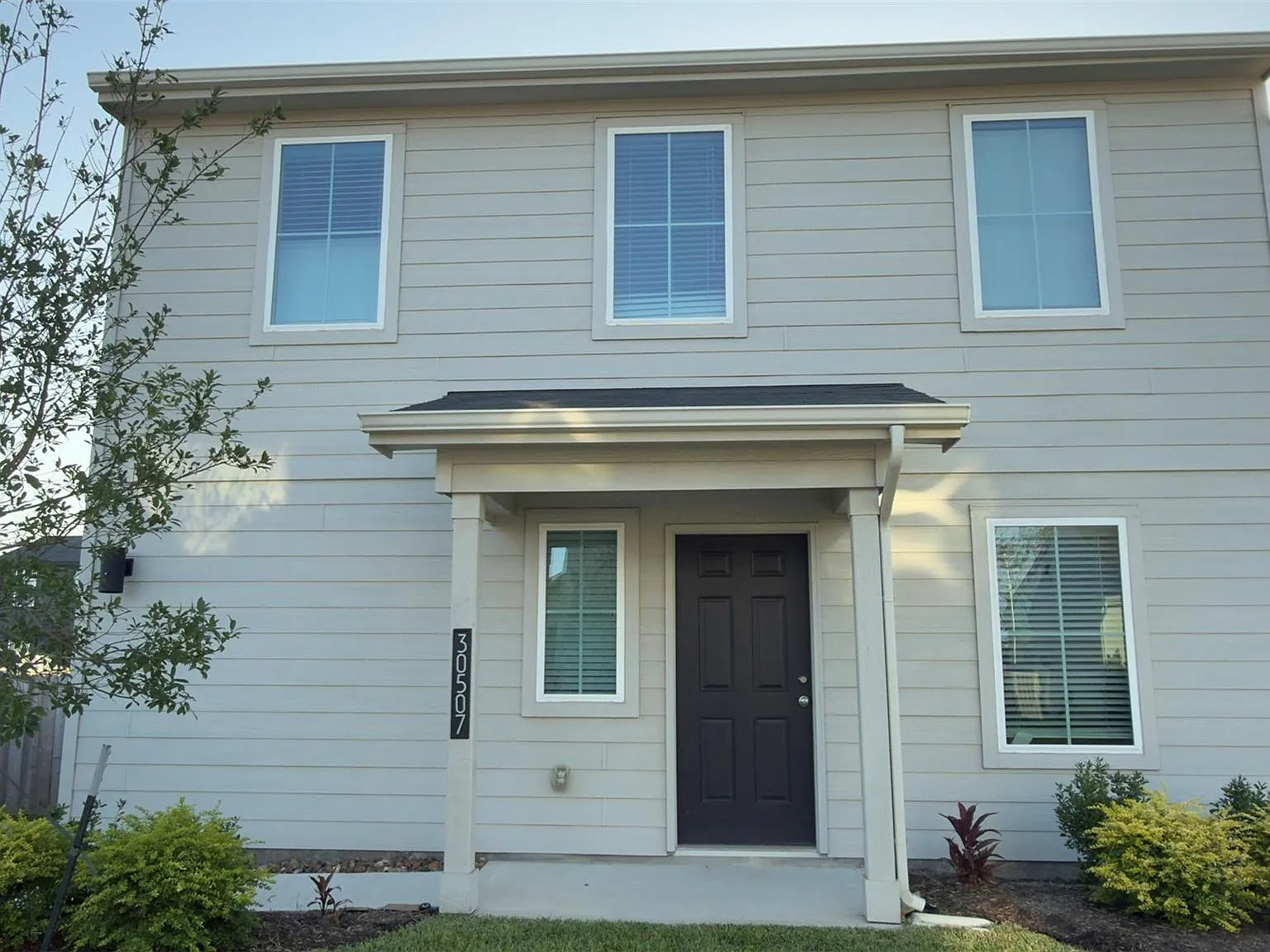 3 bed, 2.5 bath, 1256 sqft, $1,600 — Photo 1