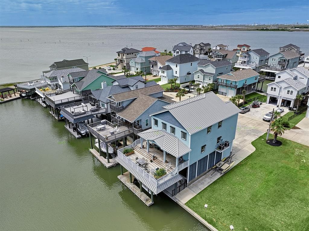 417 Amanda Cir, Tiki Island, TX 77554 MLS 36750499 Zillow