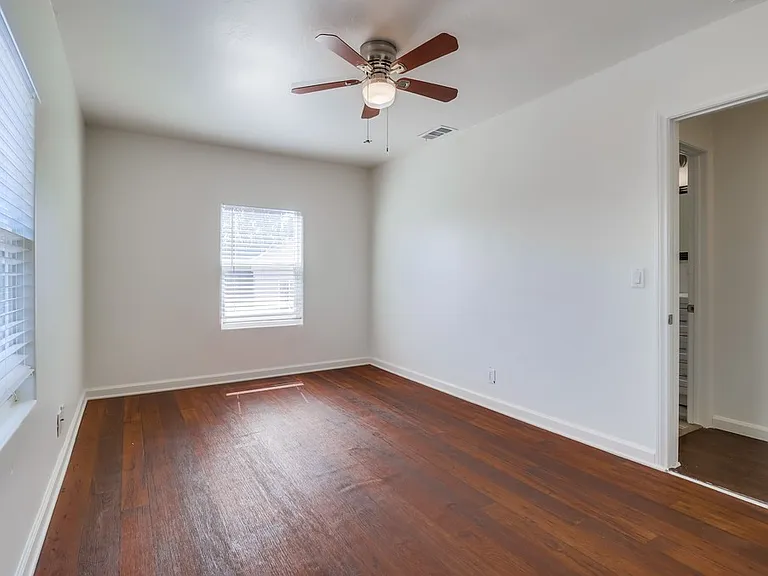 843 Georgia St — Photo 13