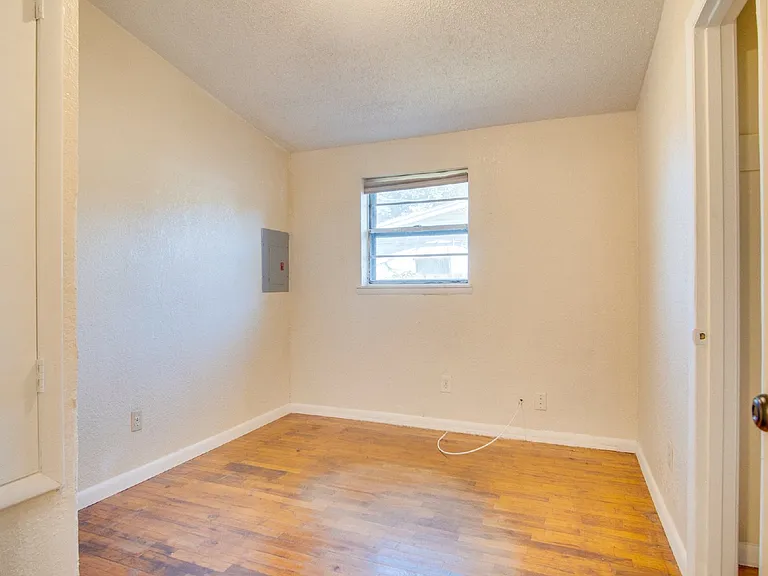 3411 W Yonge St — Photo 17
