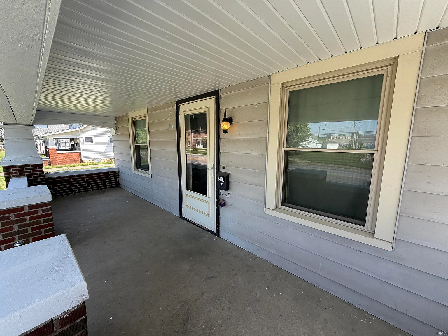 3 bed, 1.0 bath, $1,295 — Photo 2