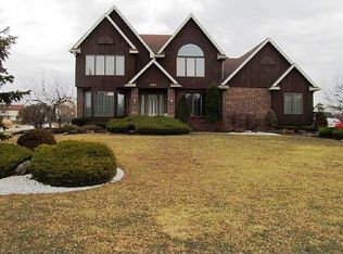 6161 Meadow Lakes Dr, East Amherst, NY 14051