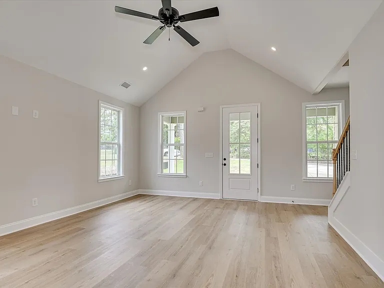 410 Williams St — Photo 6