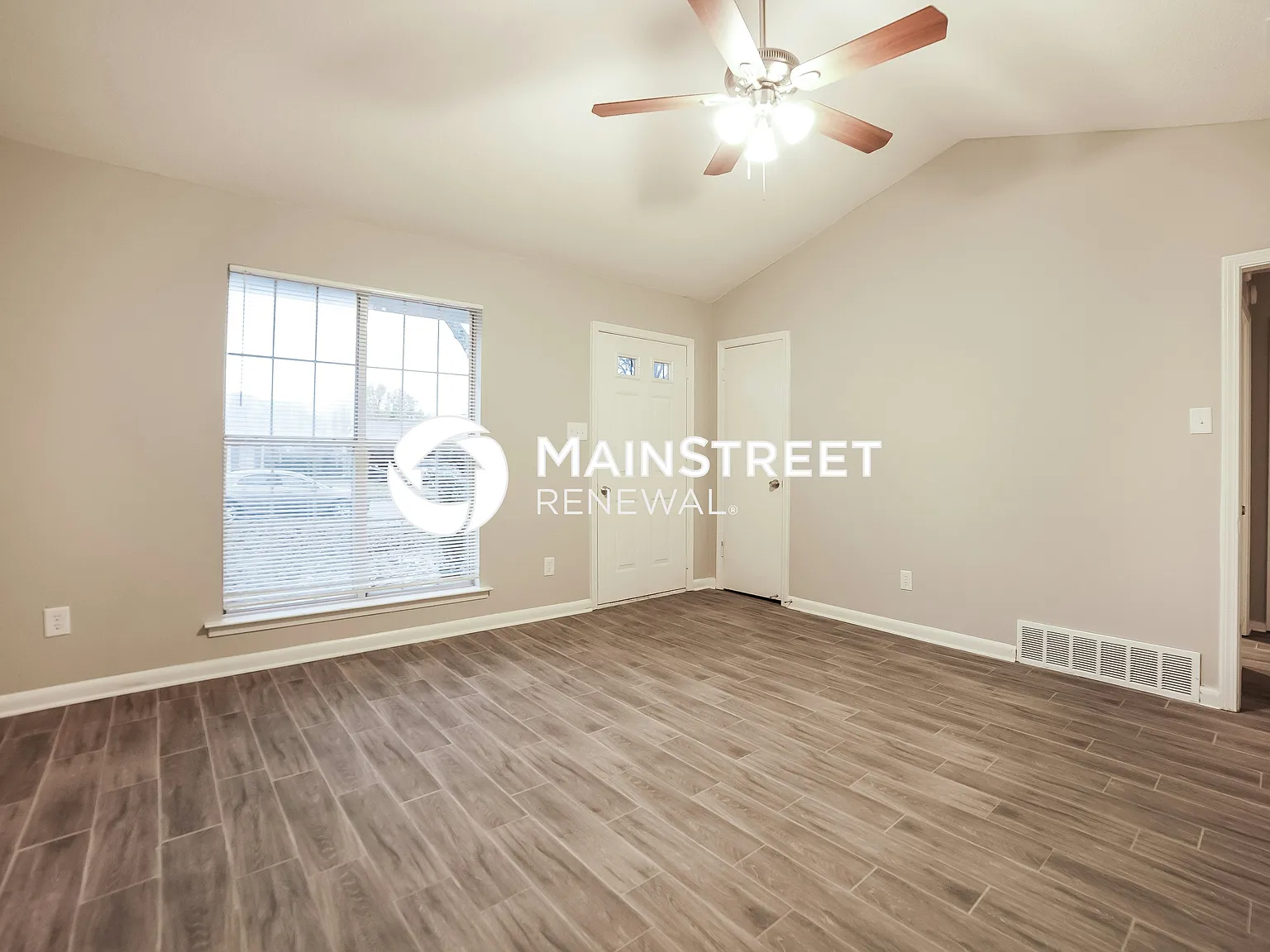 3805 Ivanhoe Dr — Photo 2