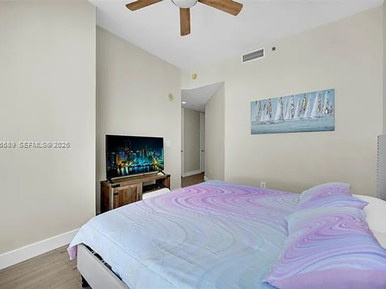 100 S Pointe Dr #801 — Photo 10