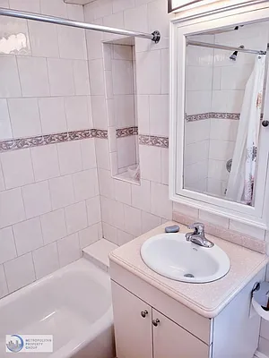 Rented by Metropolitan Property Group | media 27