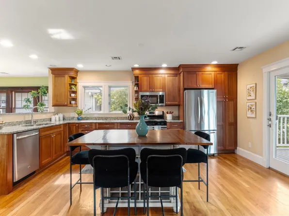 225 Jackson Rd #225, Newton, MA 02458