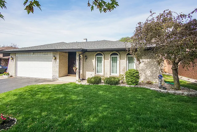 18422 Maple St photo 1