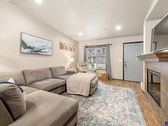 2nd image of 2812 E Hearthstone Pl