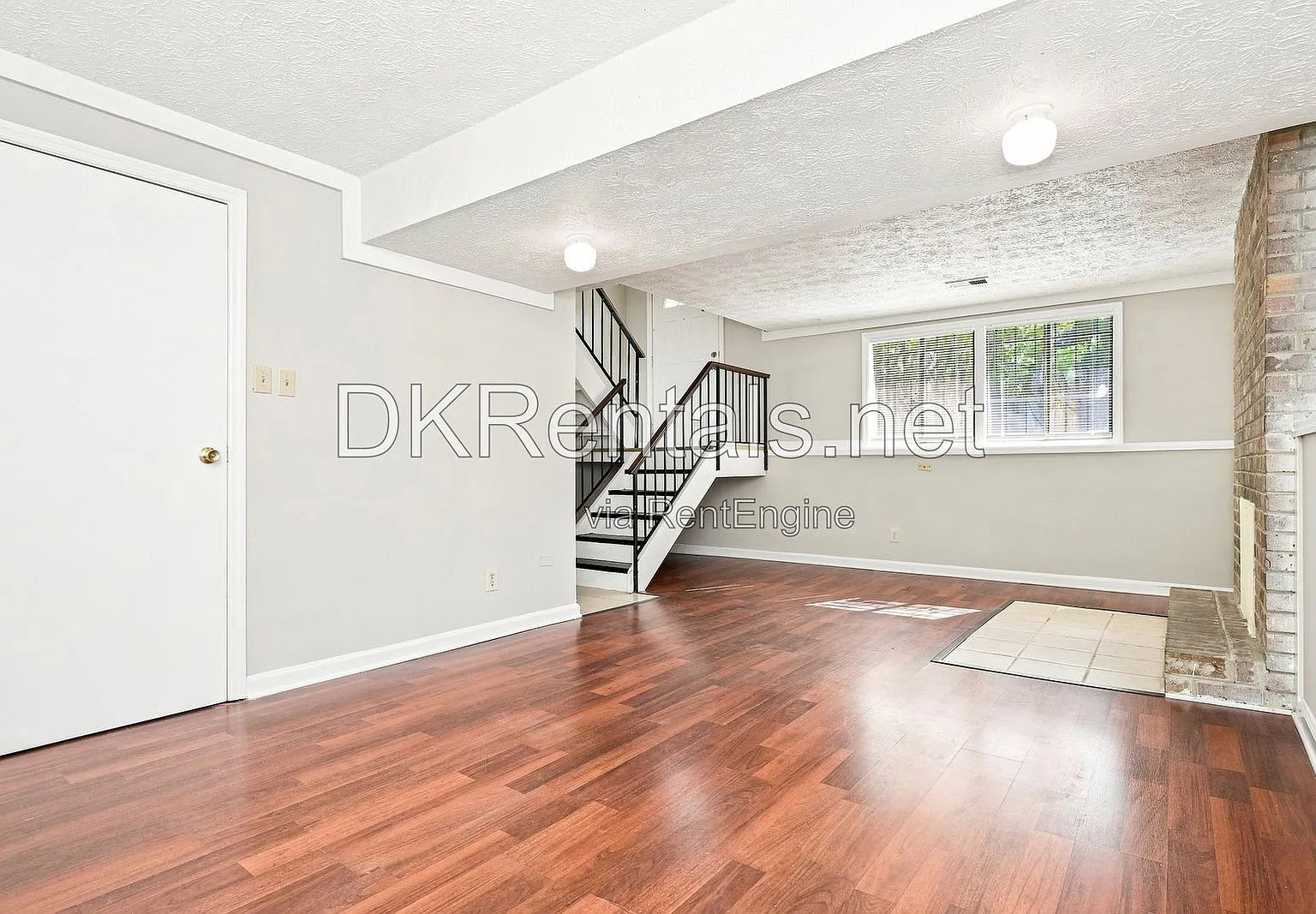 3 bed, 1.5 bath, 1054 sqft, $1,695 — Photo 4