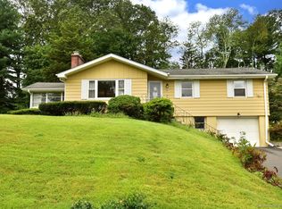 55 Hillside Manor Ave, Vernon, CT 06066