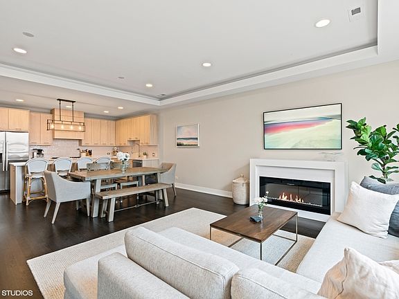 3rd image of 3046 N California Ave Unit 201